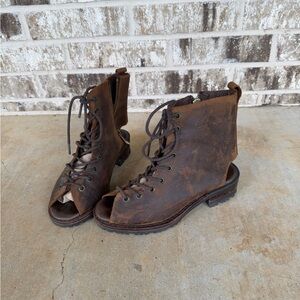 Free People Jeffrey Campbell Sz 9 Lace up sandals